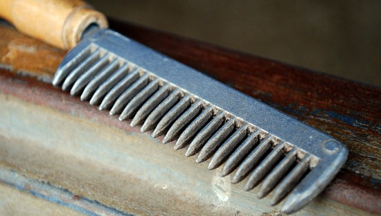 Basic Horse Care Mane Pulling Comb (www/basic-horse-care.com)